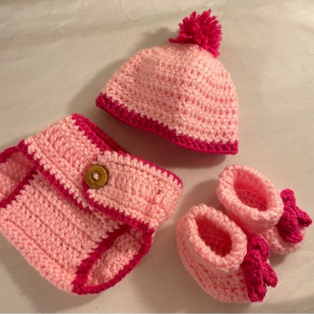 NWOT Pink Hand Crocheted NB/3M Hat Diaper Cover and Booties Doll Photo Shoot